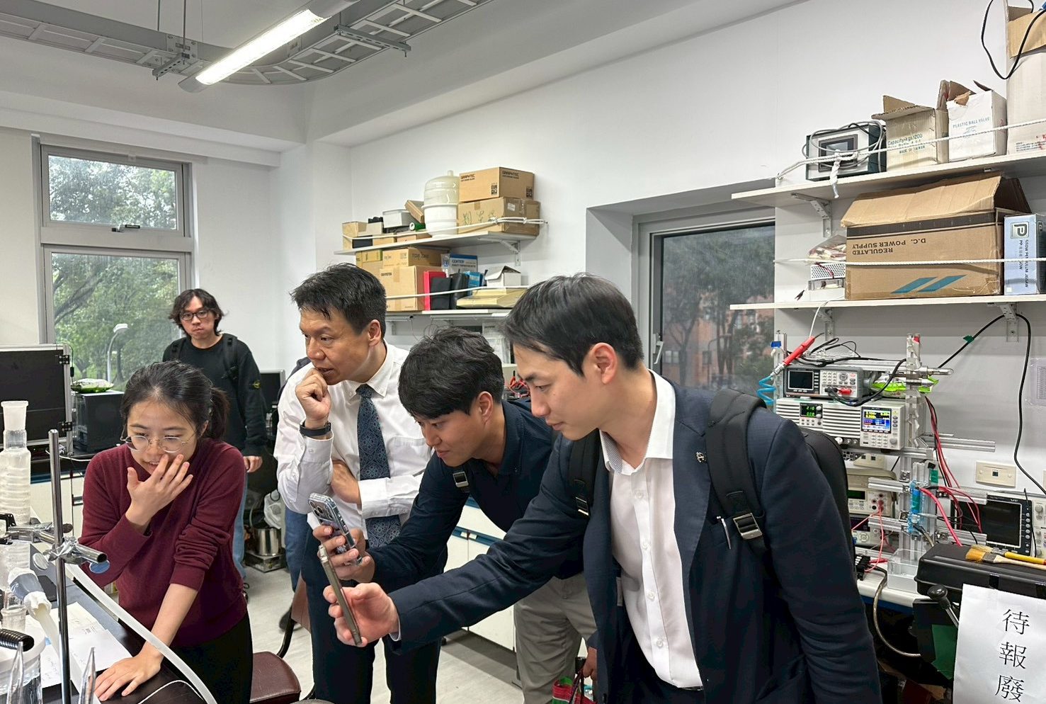 LINE_ALBUM_小趙寅成好帥_251202_2