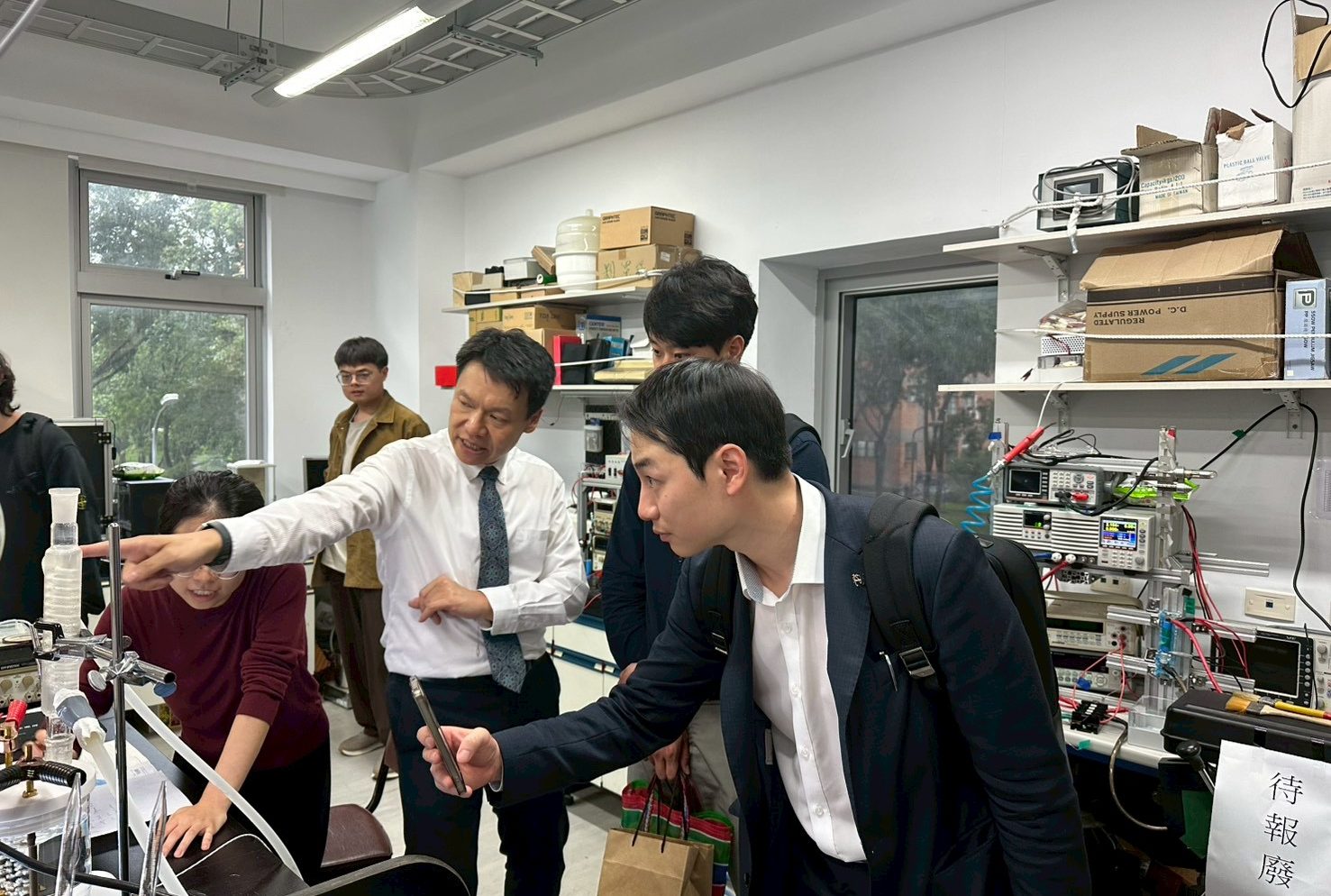 LINE_ALBUM_小趙寅成好帥_251202_3